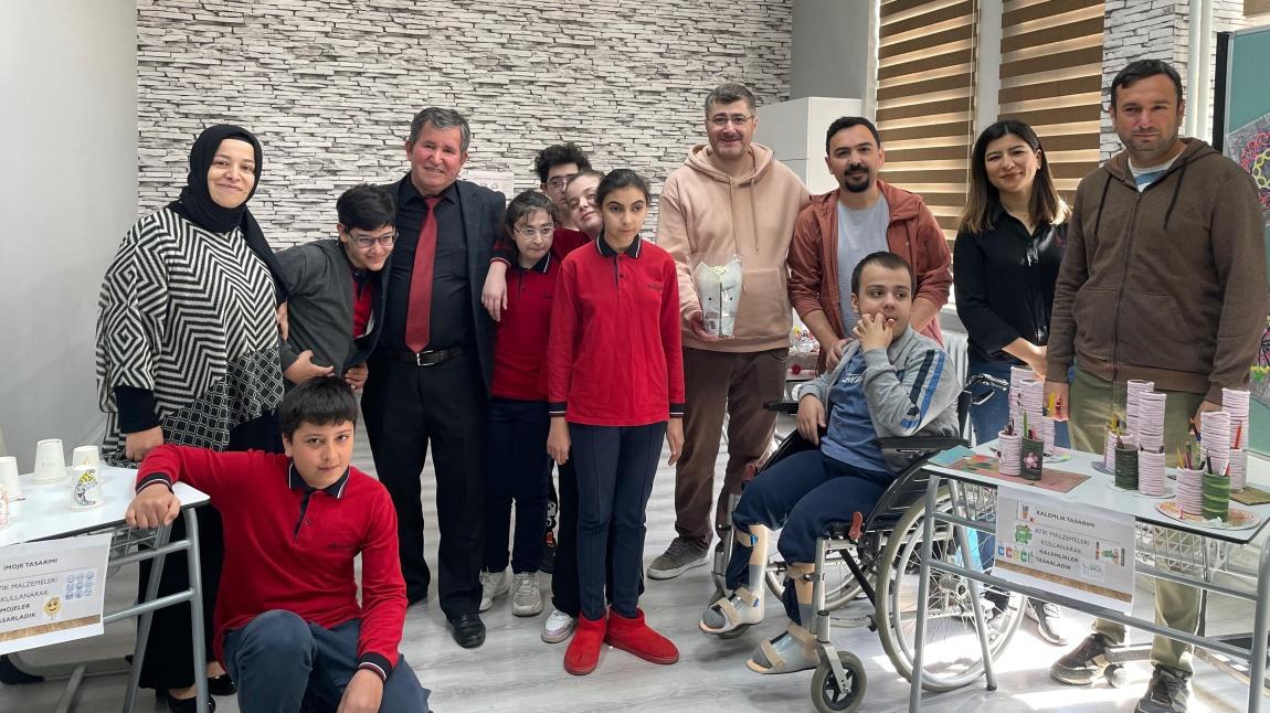 Özel Eğitim Sınıfımızın Teknoloji Tasarım Sergisi Açıldı 